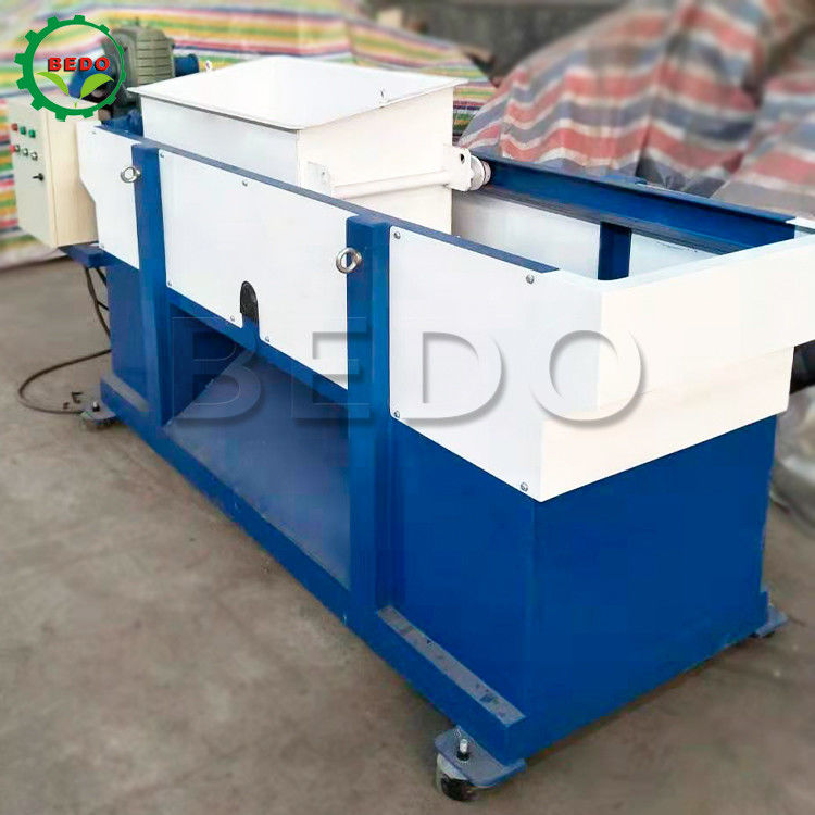 Automatyczna maszyna do wiórów drewnianych o wydajności 300 kg/h. Ostrze ze stali stopowej Jednostka produkcyjna sterująca PLC
