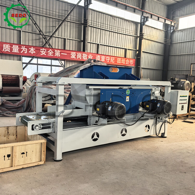 Maszyna do produkcji wiórów drzewnych z rolkami o średnicy 125 mm, mocą roboczą 4 kW i niestandardowym rozmiarem wiórów dla różnych rodzajów drewna