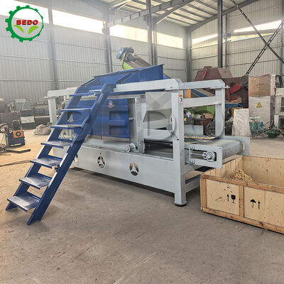Maszyna do wiórów drzewnych o mocy 7,5 kW, wałek 125 mm, wydajność 400 kg/h. Wydajny sprzęt do obróbki drewna