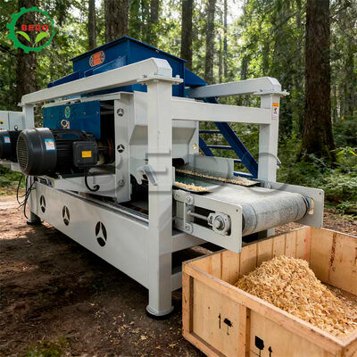 Maszyna do produkcji wiórów drzewnych o średnicy wałka 125 mm, z głównym korpusem ze stali węglowej i mocą 7,5 kW na 2 wałach głównych, idealna do strugania materiału drzewnego